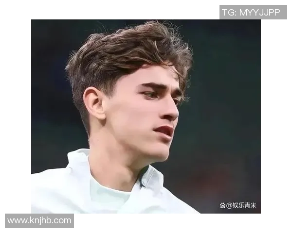 全面解析足球场上的全能球星：每个位置都能轻松胜任的顶级球员风采