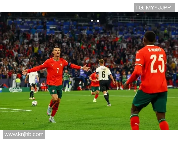 葡萄牙裔足球巨星的传奇故事与成就解析