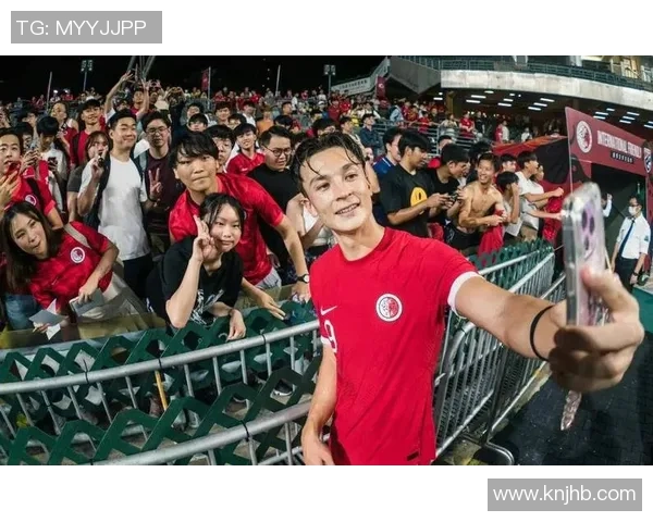 足球之夜十大球星盘点 哪些传奇球员依旧闪耀绿茵场