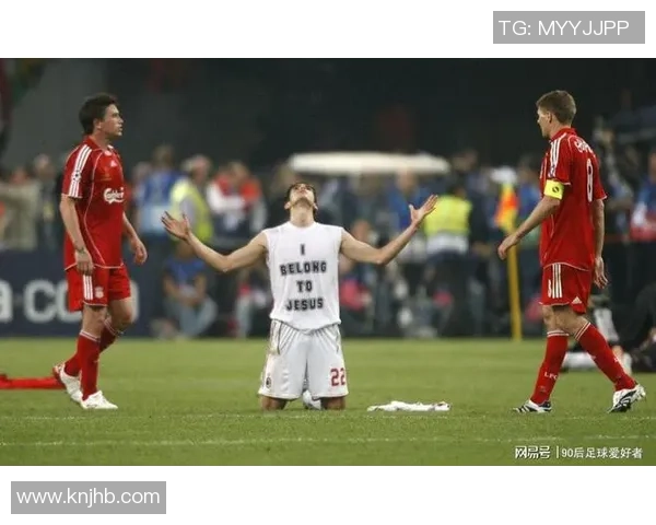 足球巨星海边风采尽显从训练到度假多面人生全方位呈现