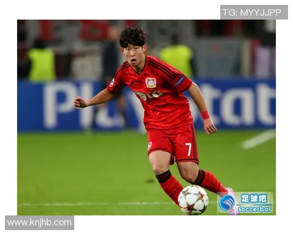 足球明星逗比头像女孩笑容满面展现青春活力与足球激情的完美融合