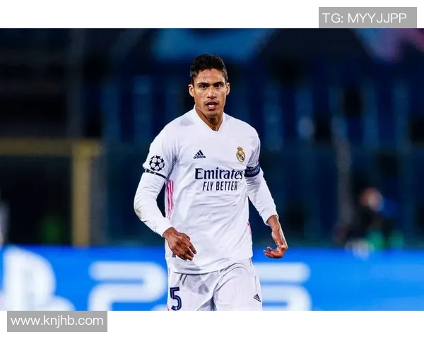 足球星博客：深入分析球员表现与战术变化，解读赛季最新热点事件