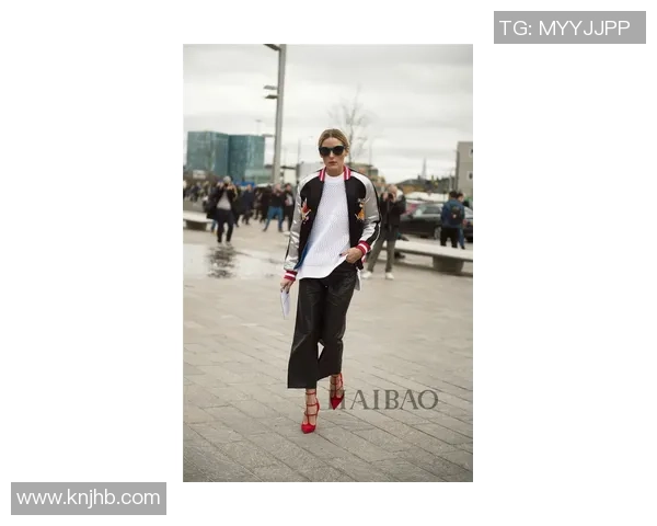 足球球星同款斜挎包潮流新品演绎运动与时尚完美结合